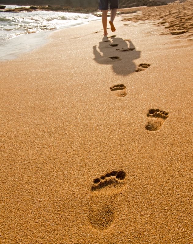 The Pros & Cons Of Walking On The Beach