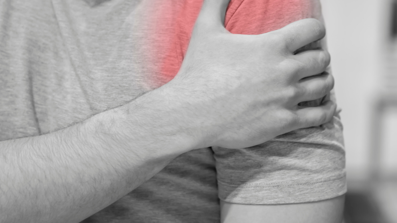 Frozen Shoulder vs. Rotator Cuff Tear: How to Tell the Difference